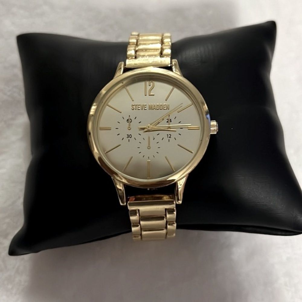 𝅺steve Madden Watch